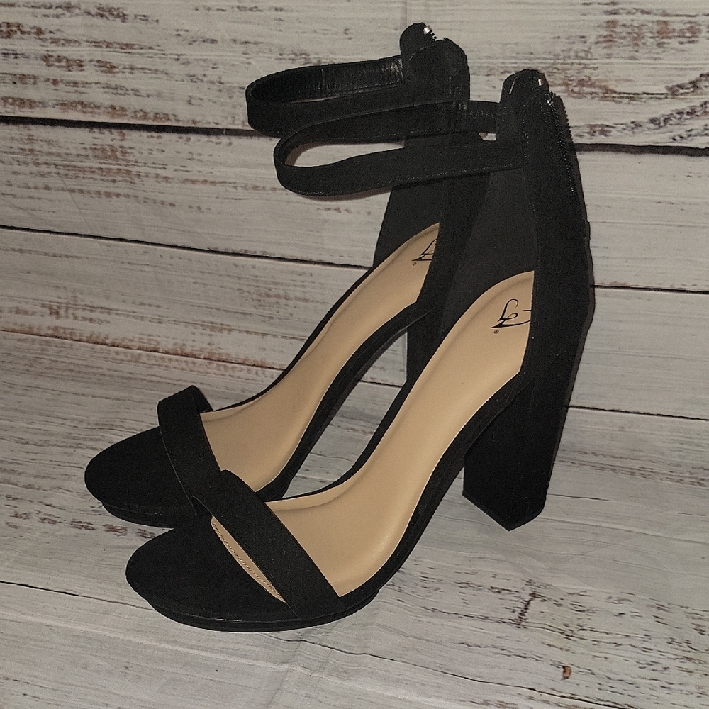Elegant Black Women's Windsor Heels